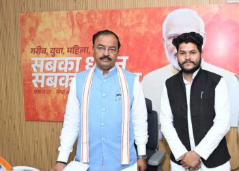 इकदिल नगर पंचायत के विकास को लेकर प्रतिनिधि अभिषेक गोयल ने उपमुख्यमंत्री केशव प्रसाद मौर्य से मुलाकात