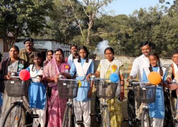कुसमी: बेटियों के सपनों को मिली रफ़्तार-भव्य सरस्वती साइकिल वितरण कार्यक्रम, मंच पर छाया सांस्कृतिक संगम..