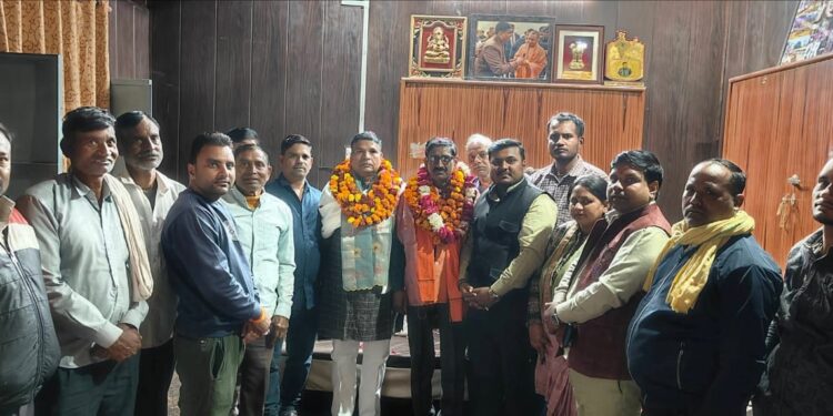 मंडल अध्यक्ष बनाए गए विनोद सिंह चौहान का भाजपा नेता गोपाल मोहन शर्मा के घर हुआ स्वागत