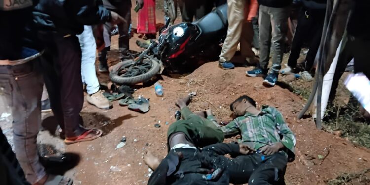 कुसमी में पल्सर–बस की भीषण भिड़ंत-दो की मौके पर मौत, एक गंभीर,मुख्य सड़क पर चीख-पुकार, से हड़कंप.