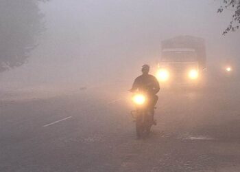 बलरामपुर: कोहरे में लापरवाही बन सकती है जानलेवा, सुरक्षित सफर के लिए प्रशासन ने जारी की एडवाइजरी..