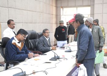 बलरामपुर: जनदर्शन में जनता की आवाज़, कलेक्टर ने दिखाई सख्ती