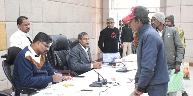 बलरामपुर: जनदर्शन में जनता की आवाज़, कलेक्टर ने दिखाई सख्ती