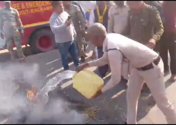 बलरामपुर में आम आदमी पार्टी का जोरदार विरोध—वित्त मंत्री ओपी चौधरी का पुतला दहन, बढ़े हुए टैक्स और पंजीयन शुल्क वापसी की मांग..