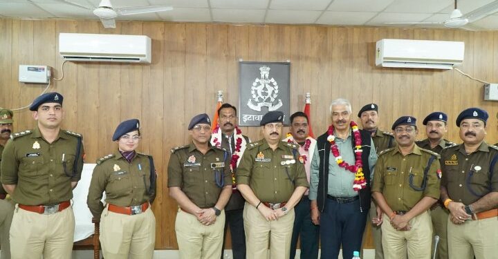 पुलिस विभाग मे सेवा देकर अपनी अधिवर्षता आयु पूर्ण करने वाले पुलिस अधिकारी को दी गई भावभीनी विदाई