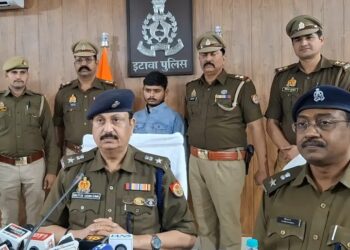 युवक और युवती गिरफ्तार 30 लाख के आभूषण बरामद