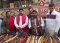 यूपी | गाजियाबाद में घर–घर जाकर तलवारें बांटने वाले हिन्दू रक्षा दल (HRD) के 10 कार्यकर्ता जेल भेजे गए।