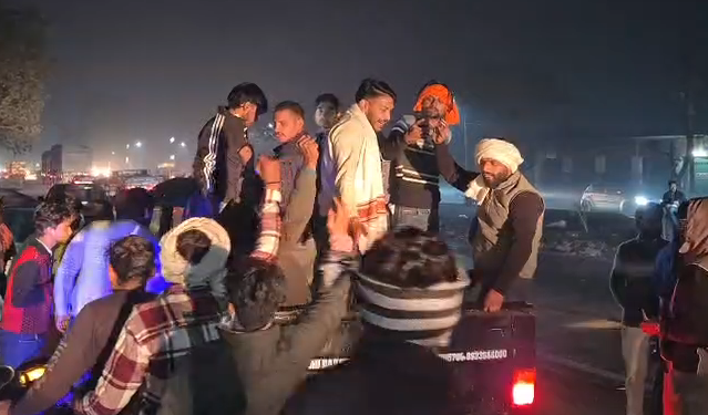 बरेली: खाल से भरा ट्रक पकड़ा गया