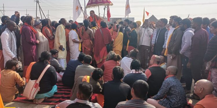 प्रयागराज: शंकराचार्य स्वामी अविमुक्तेश्वरानंद का अनशन जारी