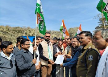 राजपुर: धान खरीदी की समय सीमा बढ़ाने की मांग को लेकर कांग्रेस का सांकेतिक चक्का जाम