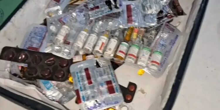 जिला अस्पताल की इमरजेंसी में जीवनरक्षक इंजेक्शन मिले एक्सपायर, प्रभारी मंत्री धर्मवीर प्रजापति बोले होगी जांच।
