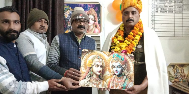 भरथना थाना प्रभारी को उत्कृष्ट सेवा पदक: व्यापारियों और प्रेस क्लब ने किया सम्मान