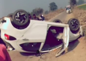 तेज रफ्तार कार की टक्कर से बाइक सवार घायल