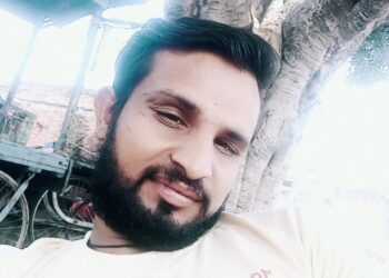 पेड़ से टेम्पो टकराया चालक की मौत