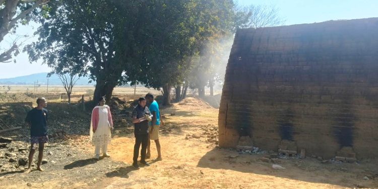 कुसमी: अवैध ईंट भट्ठों पर बड़ी कार्रवाई, 5 लाख ईंटें जब्त