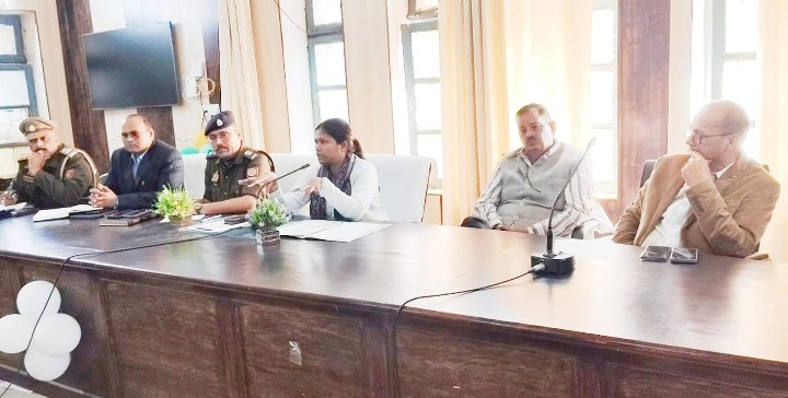 यातायात व्यवस्था व बढ़ते अतिक्रमण को लेकर तहसील सभागार में बैठक हुई