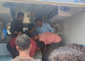 बलरामपुर: गागर नदी आईटीआई कालेज के पास दो ट्रालों की भिड़ंत, भाजपा अल्पसंख्यक मोर्चा जिलाध्यक्ष की तत्परता से घायलों को मिली मदद