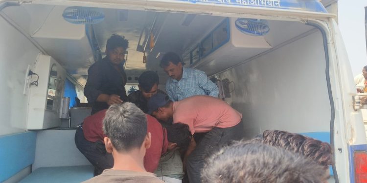बलरामपुर: गागर नदी आईटीआई कालेज के पास दो ट्रालों की भिड़ंत, भाजपा अल्पसंख्यक मोर्चा जिलाध्यक्ष की तत्परता से घायलों को मिली मदद