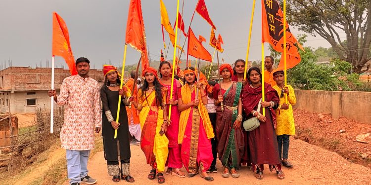 कुसमी: भव्य रामनवमी शोभा यात्रा से गूंजा नगर, बच्चों की झांकियों ने मोहा मन..