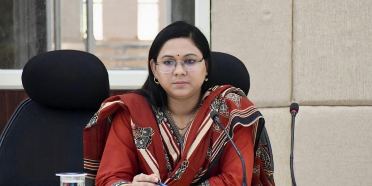 बलरामपुर: जनदर्शन में ग्रामीणों की समस्याएं सुनी गईं, त्वरित निराकरण के निर्देश