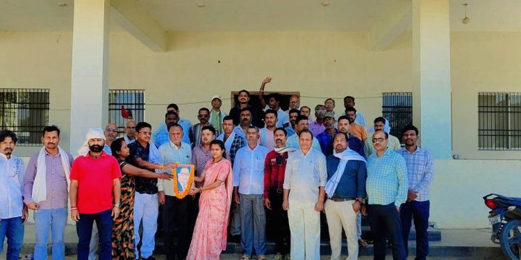 बलरामपुर: संविधान निर्माता डॉ. भीमराव अंबेडकर जयंती पर कांग्रेस कार्यालय में श्रद्धांजलि कार्यक्रम आयोजित