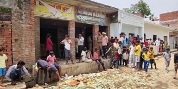 स्कूल के पास गांव के मध्य शराब ठेका होने पर महिलाओं का हंगामा, ठेका हटाने की मांग