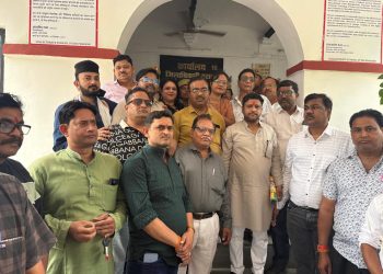 व्यापारी उत्पीड़न के खिलाफ अखिल भारतीय उद्योग व्यापार मंडल ने सिटी मजिस्ट्रेट को सौंपा ज्ञापन
