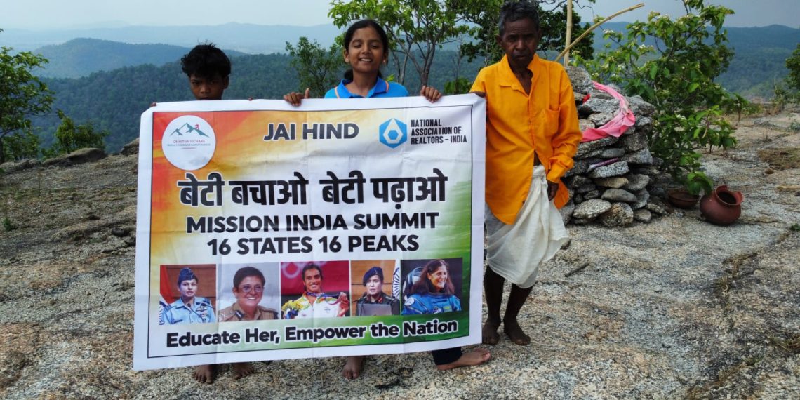 कुसमी: मुंबई की नन्हीं पर्वतारोही ग्रिहिता विचारे ने फतह की छत्तीसगढ़ की सबसे ऊंची चोटी गौरलाटा पीक