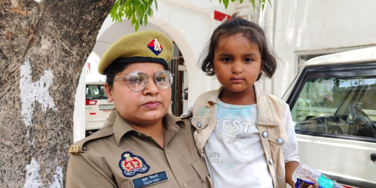 इटावा कलेक्ट्रेट में दिल दहला देने वाला मामला