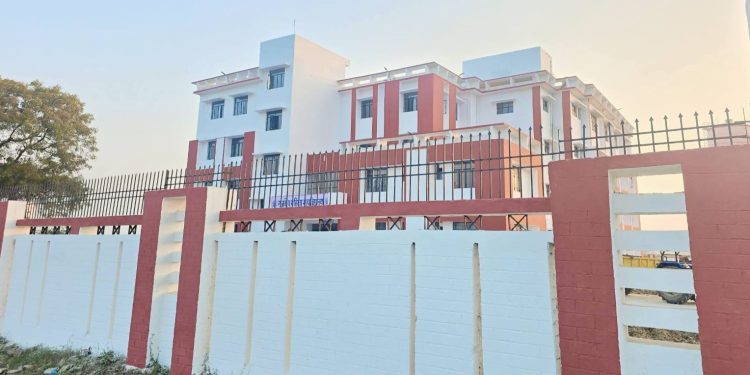 अमेठी में बच्चा बदलने का आरोप, अस्पताल कर्मियों पर गंभीर आरोप