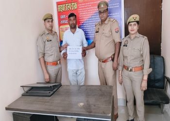 इटावा पुलिस की तत्परता से वापस मिले 30 हजार रुपये     गलत खाते में ट्रांसफर हुई रकम साइबर सेल ने कराई वापस