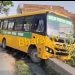 स्कूल बस नाले में लटकने से मचा हड़कम्प, सकरा मार्ग बना हादसा का कारण 