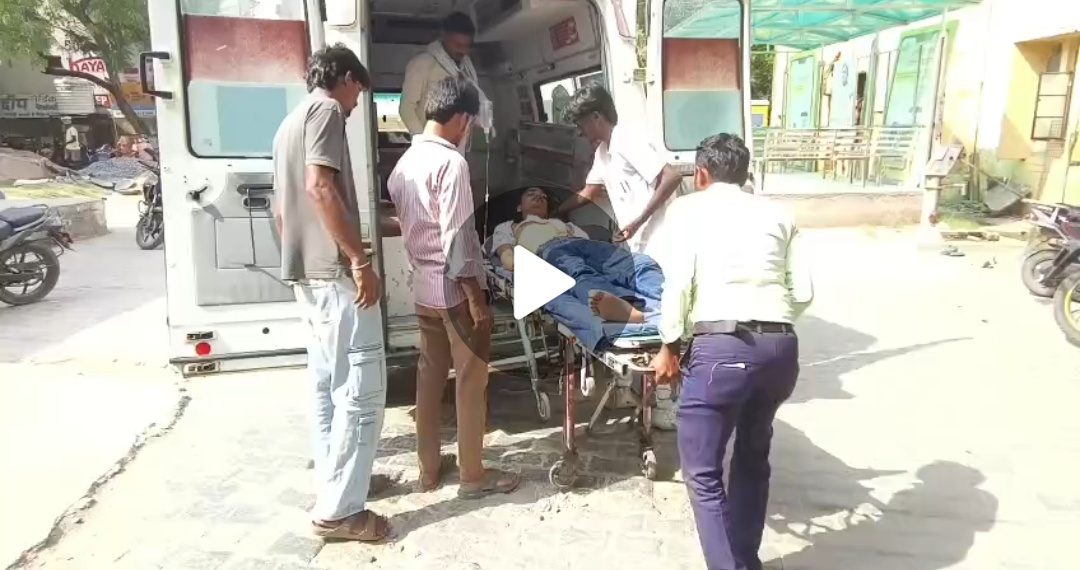अमेठी में सड़क हादसा, बाइक सवार दो छात्र गंभीर घायल