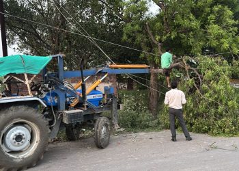 150 बिजली पोल तथा विधुत लाइनें क्षतिग्रस्त, 22 लाख का नुकसान