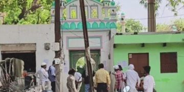 वाराणसी की शहीदा मस्जिद पर रेलवे का नोटिस, पाकिस्तान की प्रतिक्रिया से बढ़ा विवाद; धार्मिक विरासत, राजनीति और कानून के बीच घिरा मामला