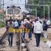 गोमती एक्सप्रेस इंजन में आई तकनीकी खराबी ट्रेन 2 घंटे बीच ट्रैक पर खड़ी रही, यात्री हुए गर्मी से परेशान