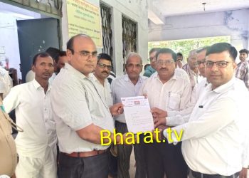 अखिलेश यादव की पुत्री पर अभद्र टिप्पणी के विरोध में समाजवादी अधिवक्ता सभा ने सौंपा ज्ञापन