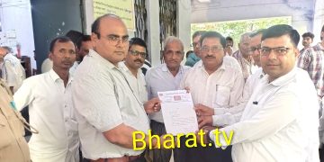अखिलेश यादव की पुत्री पर अभद्र टिप्पणी के विरोध में समाजवादी अधिवक्ता सभा ने सौंपा ज्ञापन