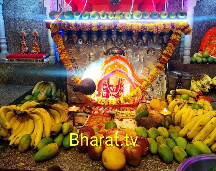 सातवें बड़े मंगल पर श्रीबाल रूप हनुमानगढ़ी छोला मंदिर में हुए विशेष धार्मिक आयोजन