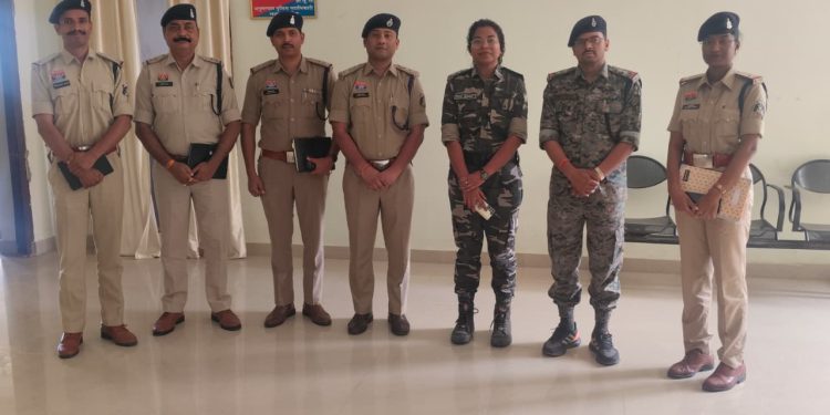 महुआडांड़ में अंतर्राज्यीय बॉर्डर मीटिंग सम्पन्न, छत्तीसगढ़-झारखंड पुलिस ने अपराध नियंत्रण के लिए बनाई संयुक्त रणनीति