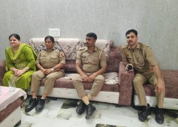 सीएम के इटावा दौरे से पहले सपा महिला सभा जिलाध्यक्ष सीमा यादव को कथित रूप से हाउस अरेस्ट किया गया