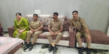 सीएम के इटावा दौरे से पहले सपा महिला सभा जिलाध्यक्ष सीमा यादव को कथित रूप से हाउस अरेस्ट किया गया