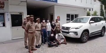 नोएडा पुलिस का बड़ा खुलासा: ऑनलाइन फ्रेंडशिप क्लब की आड़ में चल रहा था लूट का खेल, 3 युवतियां समेत 5 आरोपी गिरफ्तार