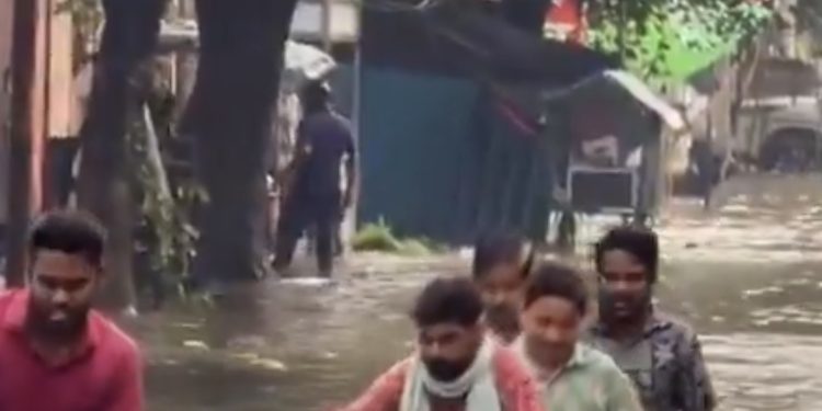 थोड़ी सी बारिश क्या हुई, सारे विकास दिखने लगे! पहली ही बरसात में खुली विकास कार्यों की पोल