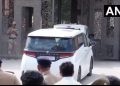 अयोध्या में राम मंदिर ट्रस्ट की बैठक के दौरान दिखीं लग्जरी गाड़ियां, Vellfire और Fortuner बनीं चर्चा का विषय