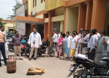इटावा: संयुक्त जिला चिकित्सालय में अग्निशमन विभाग ने दिया फायर सेफ्टी प्रशिक्षण