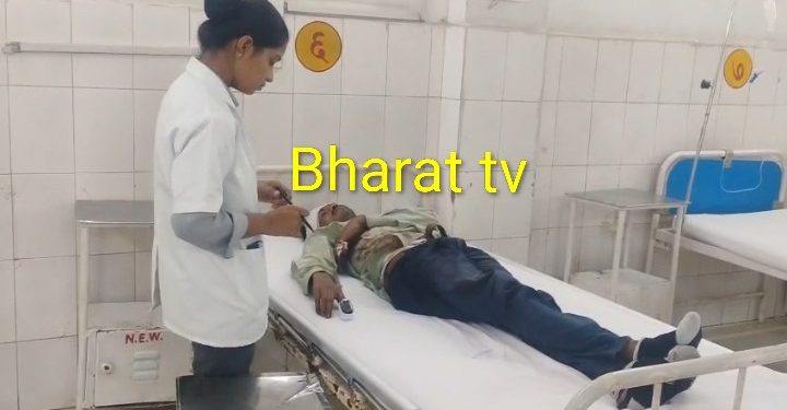 चलती ट्रेन में चढ़ते समय यात्री गिरा, आरपीएफ ने बचाई जान