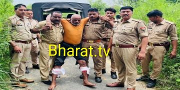 कुल्हाड़ी मारकर युवक की हत्या, हत्यारोपित पुलिस मुठभेड़ में गिरफ्तार दोनों पैरों में लगी गोली