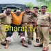 कुल्हाड़ी मारकर युवक की हत्या, हत्यारोपित पुलिस मुठभेड़ में गिरफ्तार दोनों पैरों में लगी गोली