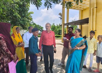 राजकीय आश्रम पद्धति विद्यालय कांधनी का CDO ने किया निरीक्षण, विद्यार्थियों और अभिभावकों से किया संवाद